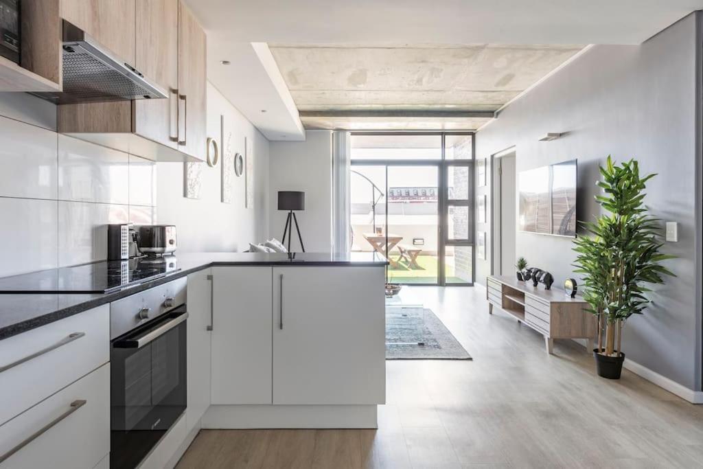 Chic, Central, Family & Group Stay - Stylish 2 Ensuite Bedroom Apartment With Spacious Balcony Cape Town Luaran gambar